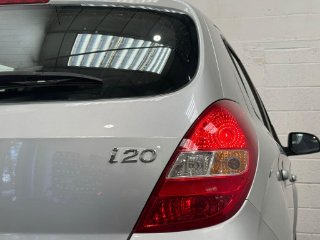 /photos/12669/2848e7eb-d069-4a29-b1f1-128901a716ee_i320x240.jpg